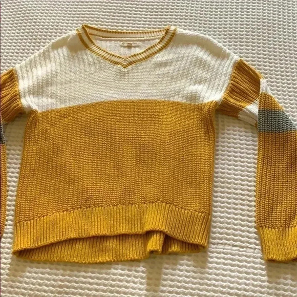 Sweater🔴 - Picture 1 of 2